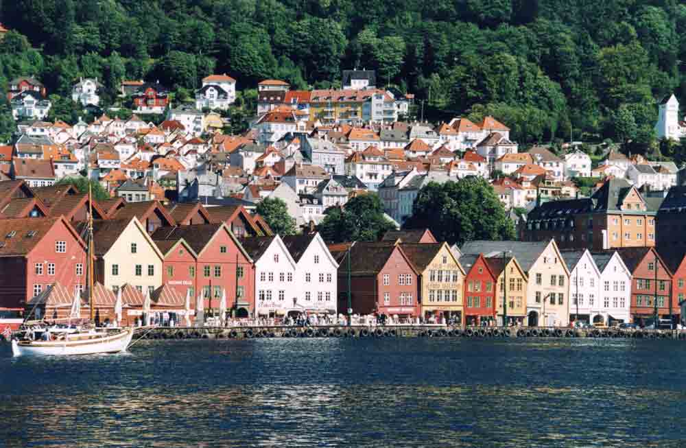 153 - Noruega - Bergen - muelle de Bryggen - panoramica - 2001